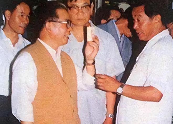 厚红塔山现十块一包褚时健：难辞其咎j9国际90年代烟民首选！香味醇(图1)