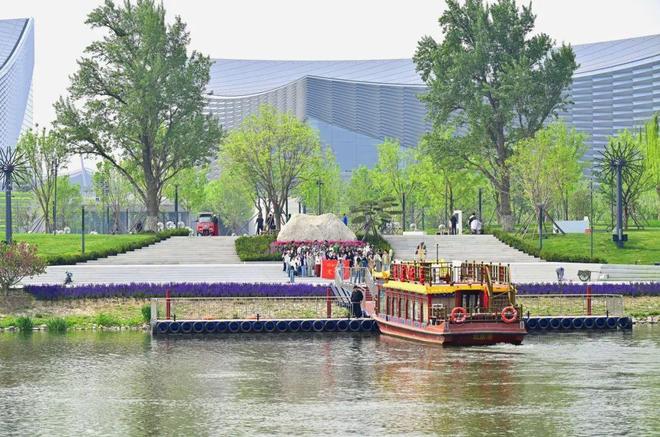 心-2：三大+书市+特色小镇打卡文旅新地标j9九游会真人第一品牌120小时玩转副