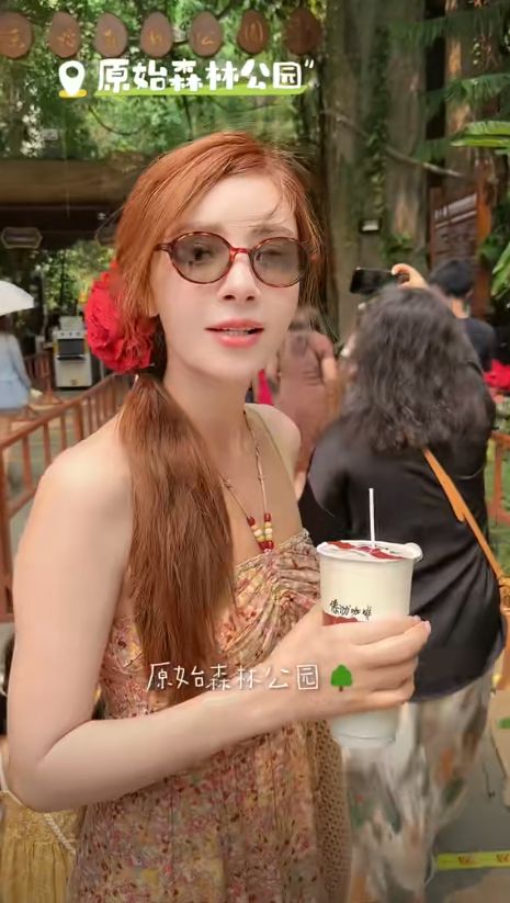 麦迪娜穿泳装美呆了4岁女儿颜值真的高J9国际集团姜潮一家人在云南旅游！(图4)