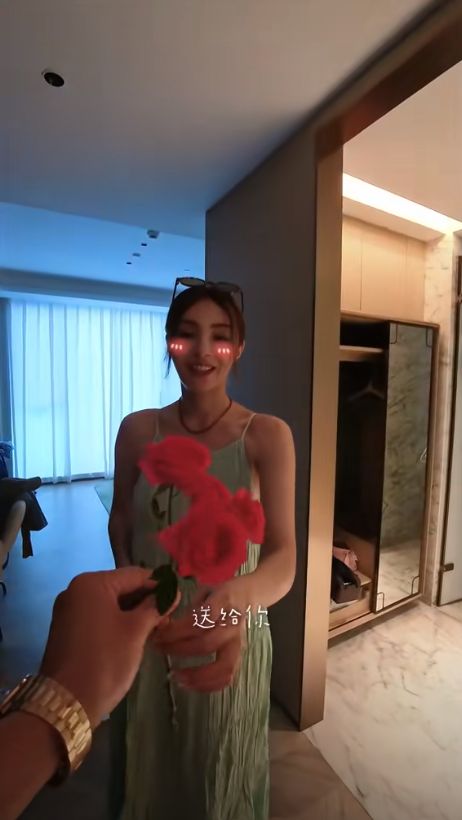 麦迪娜穿泳装美呆了4岁女儿颜值真的高J9国际集团姜潮一家人在云南旅游！(图10)