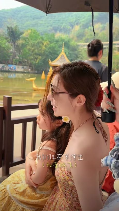 麦迪娜穿泳装美呆了4岁女儿颜值真的高J9国际集团姜潮一家人在云南旅游！(图11)