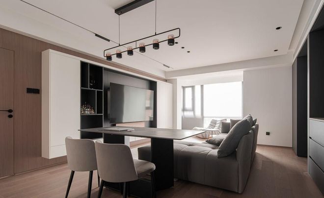 弃阳台电视墙打满柜子场面实用大气j9国际站这对夫妻太有远见坚持摒(图1)