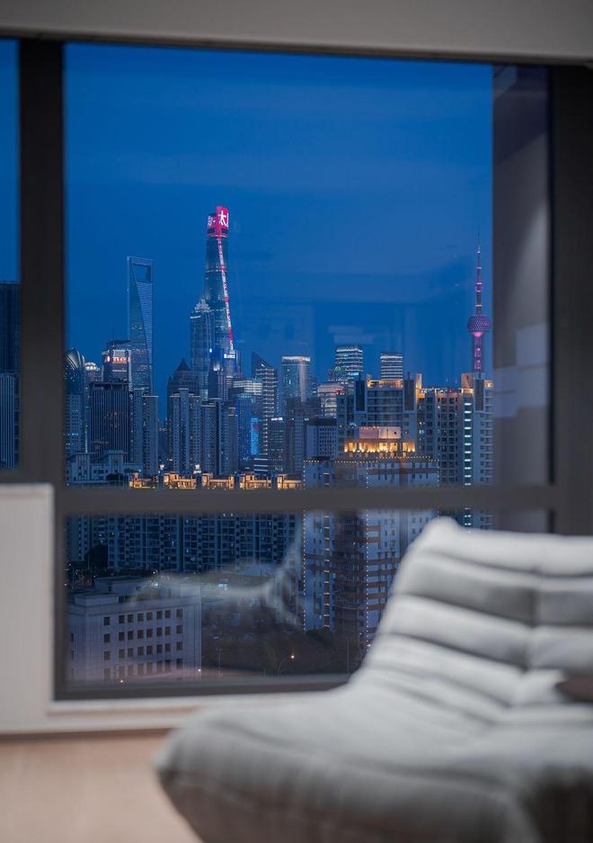 弃阳台电视墙打满柜子场面实用大气j9国际站这对夫妻太有远见坚持摒(图5)