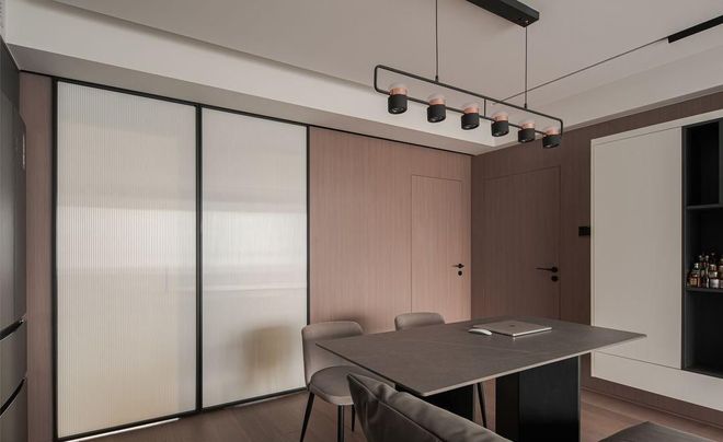 弃阳台电视墙打满柜子场面实用大气j9国际站这对夫妻太有远见坚持摒(图6)